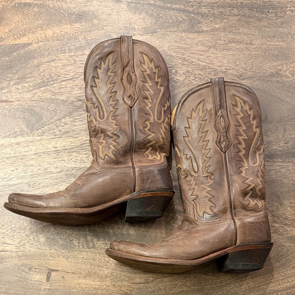 Old Wear Classic Brown Leather Cowboy Boots - Picture 4 of 5
